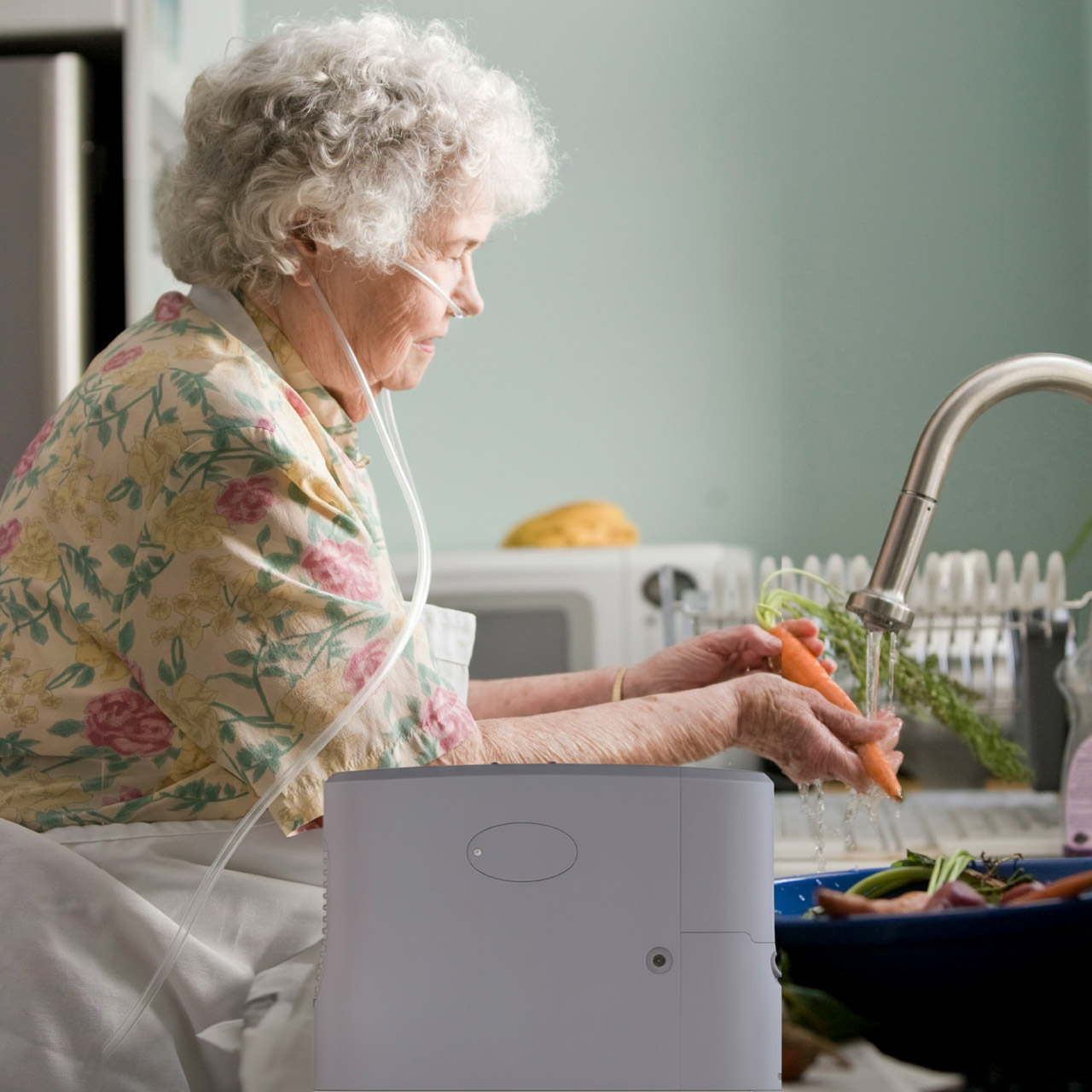 Kingon P2-E6 Portable Oxygen Concentrator - Patient outdoors walking with worlds lightest portable oxygen concentrator